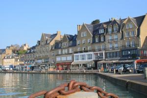 Hotel avec vue mer dans le port de Cancale