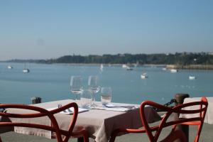 Réserver une table de restaurant vue mer à Cancale